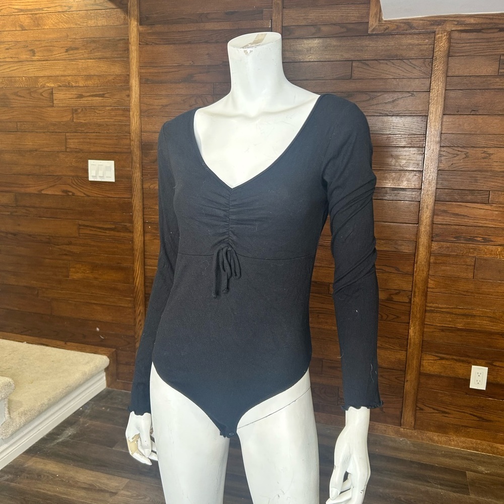 Aeropostale large bodysuit, black V-neck gather at chest ribbed flare, hem snaps